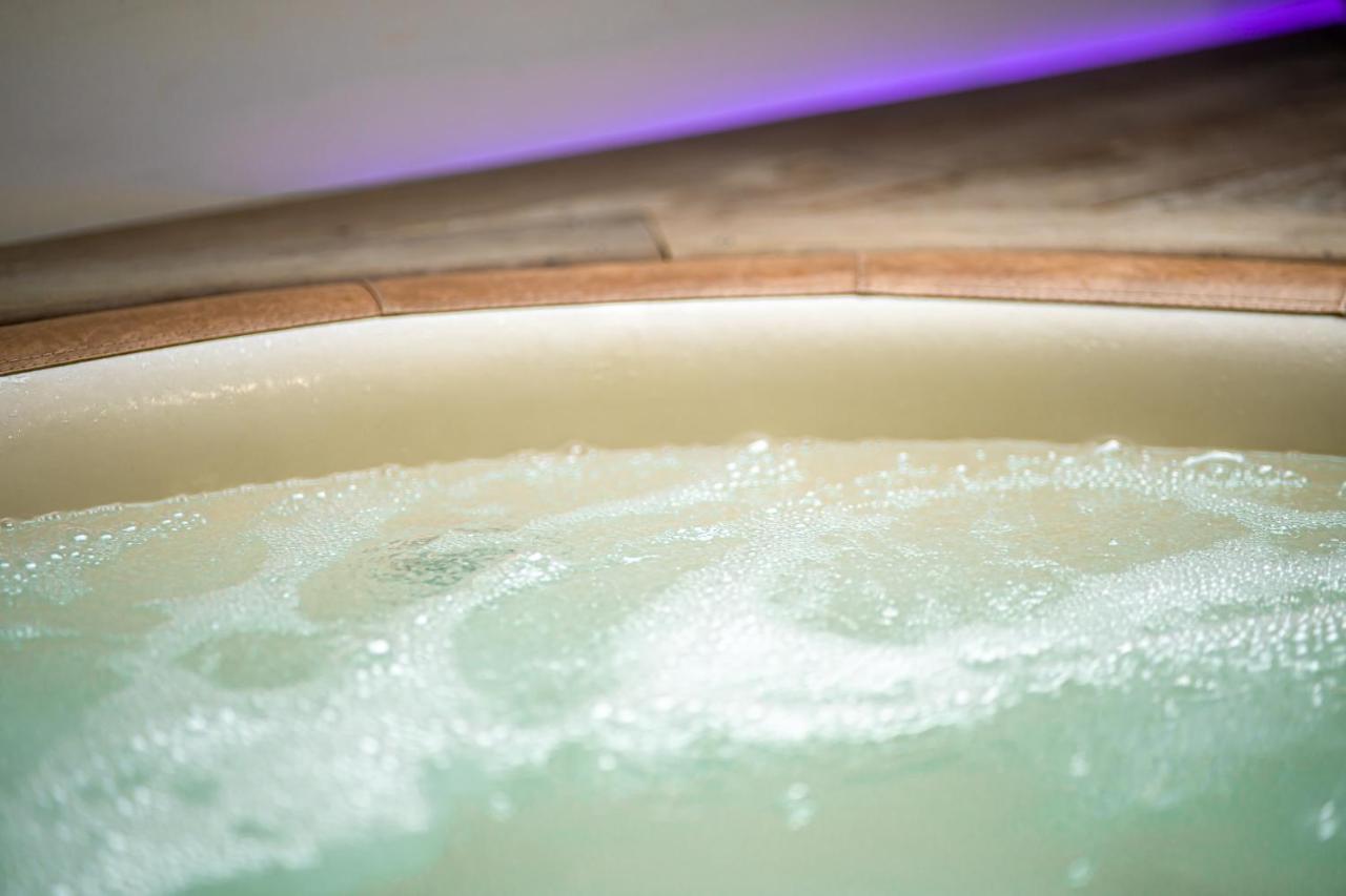 Le Lov'T - Suite Avec Jacuzzi Spontin Экстерьер фото