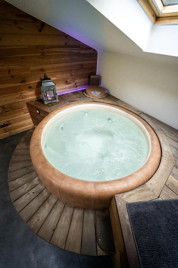 Le Lov'T - Suite Avec Jacuzzi Spontin Экстерьер фото