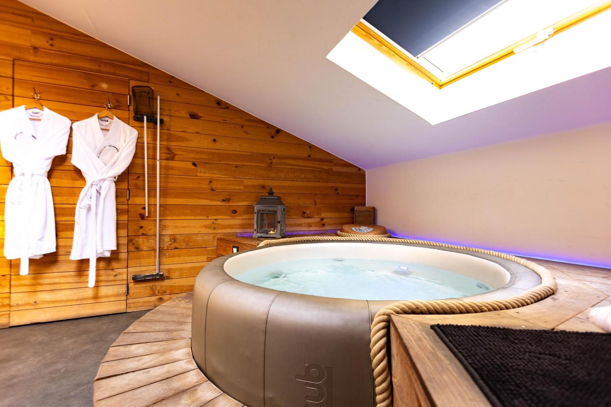 Le Lov'T - Suite Avec Jacuzzi Spontin Экстерьер фото