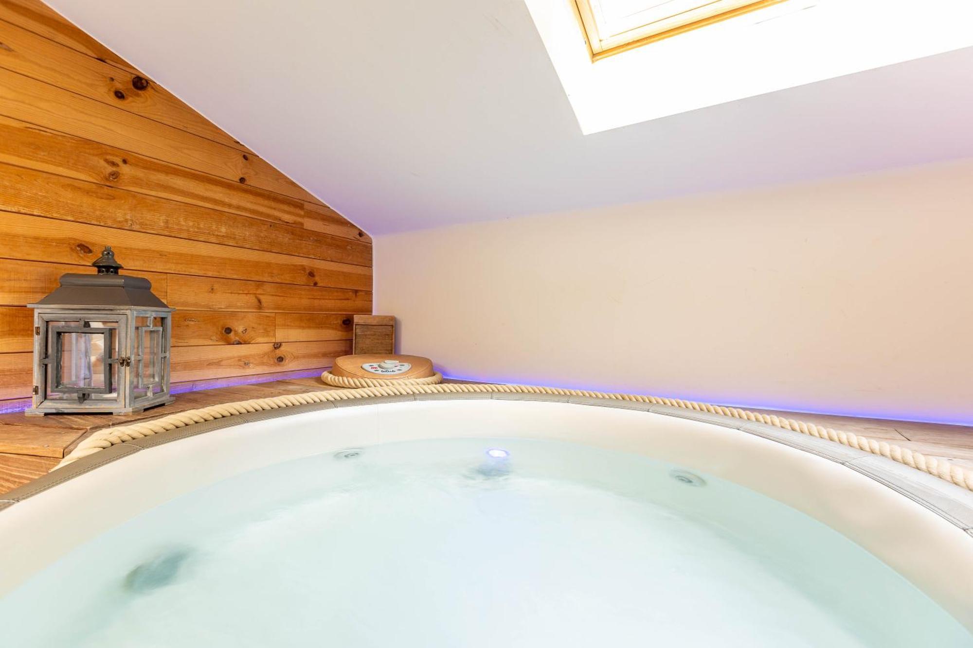Le Lov'T - Suite Avec Jacuzzi Spontin Экстерьер фото